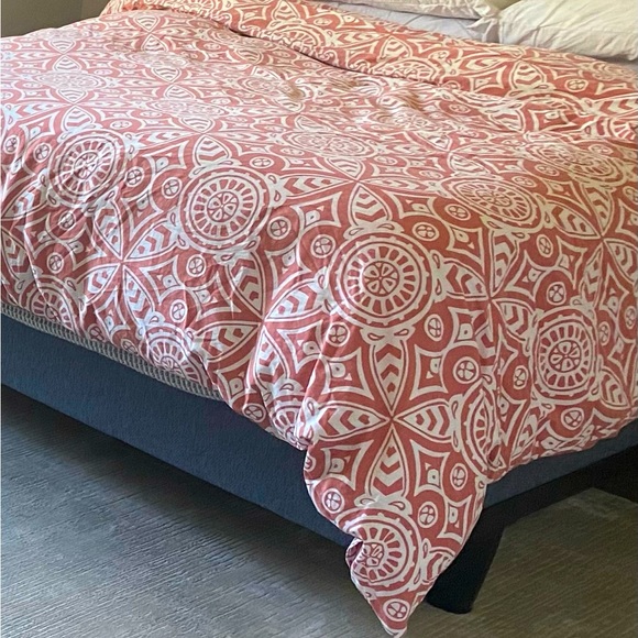 Serena & Lily Other - Serena & Lily Queen Coral Print Duvet Cover